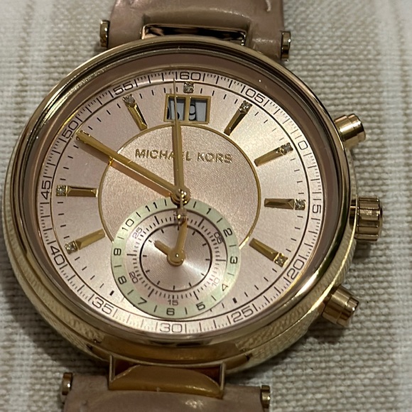 Authentic Michael Kors Women’s Watch, MK-2529 in Rose Gold and Light Tan Leather - Picture 3 of 15